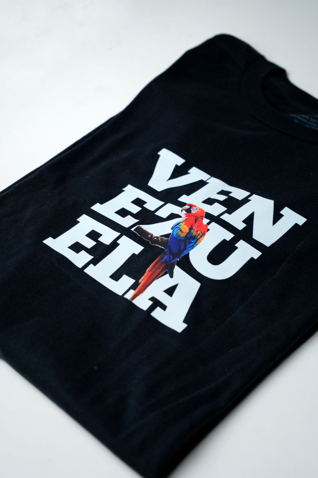 Camiseta Venezuela Guacamaya (Unisex)